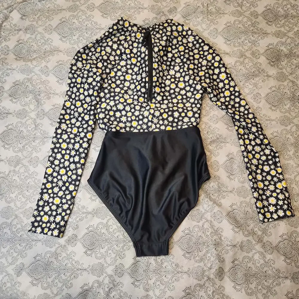Girls Daisy Long Sleeve Rash Guard Swimsuit Size M (8)